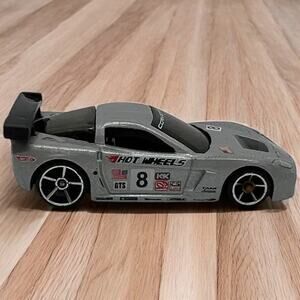 Diecast Toy Car Silver Corvette-Inspired Racer with Spoiler 1:64